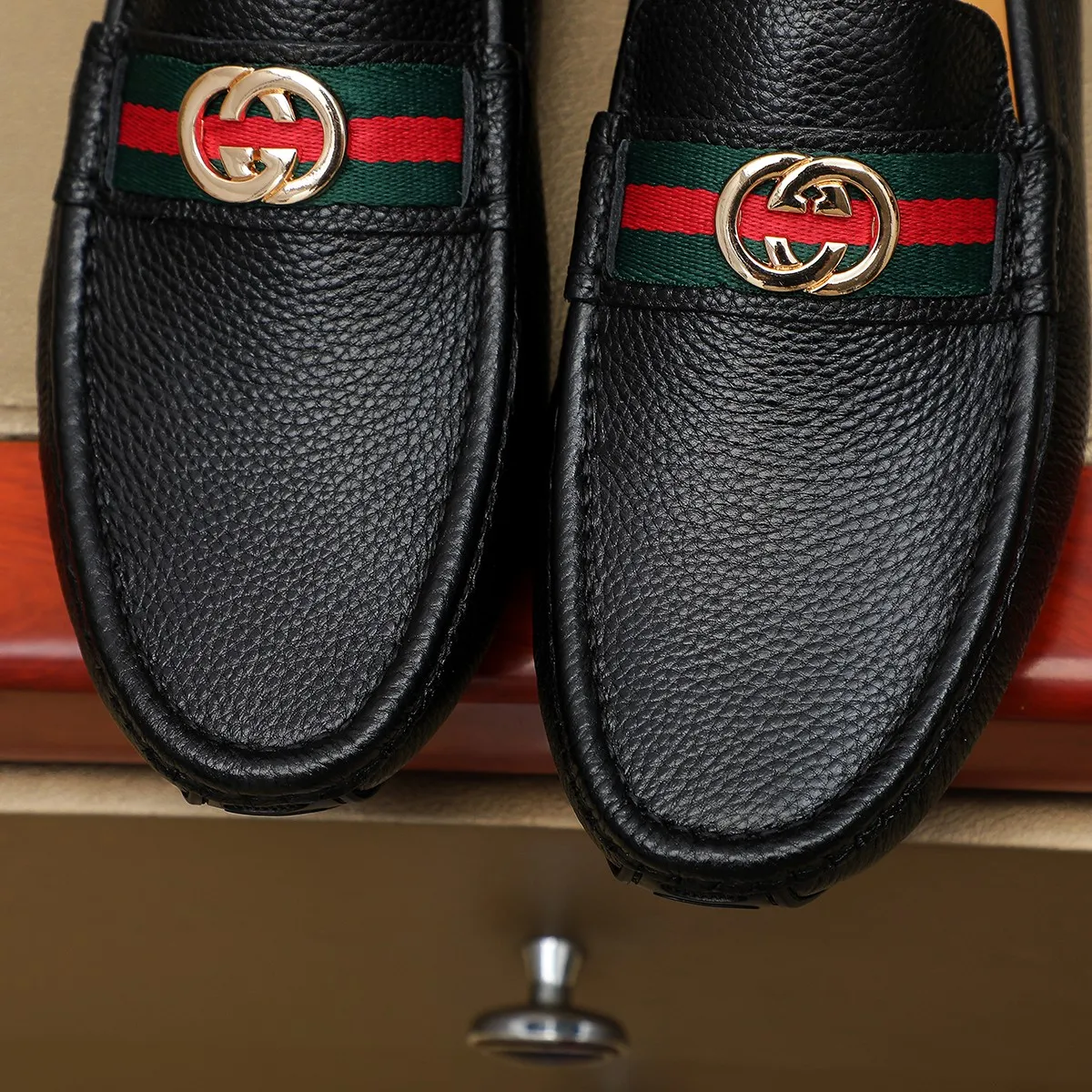 Men's shoes 💰360💰💰GUCCI Gucci official website synchronizes the latest model 🛃The upper is made of imported cowhide, 🐷leather lining, rubber outsole, 🎩🎩top-notch handcrafted workmanship with fine stitches and threads🔍definitely satisfy those perfectionist men who pursue high luxury quality 👏 Colors available! Code number 38-45 Large quantity in stock